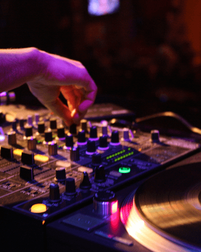 DJ párty s vyladěným play listem